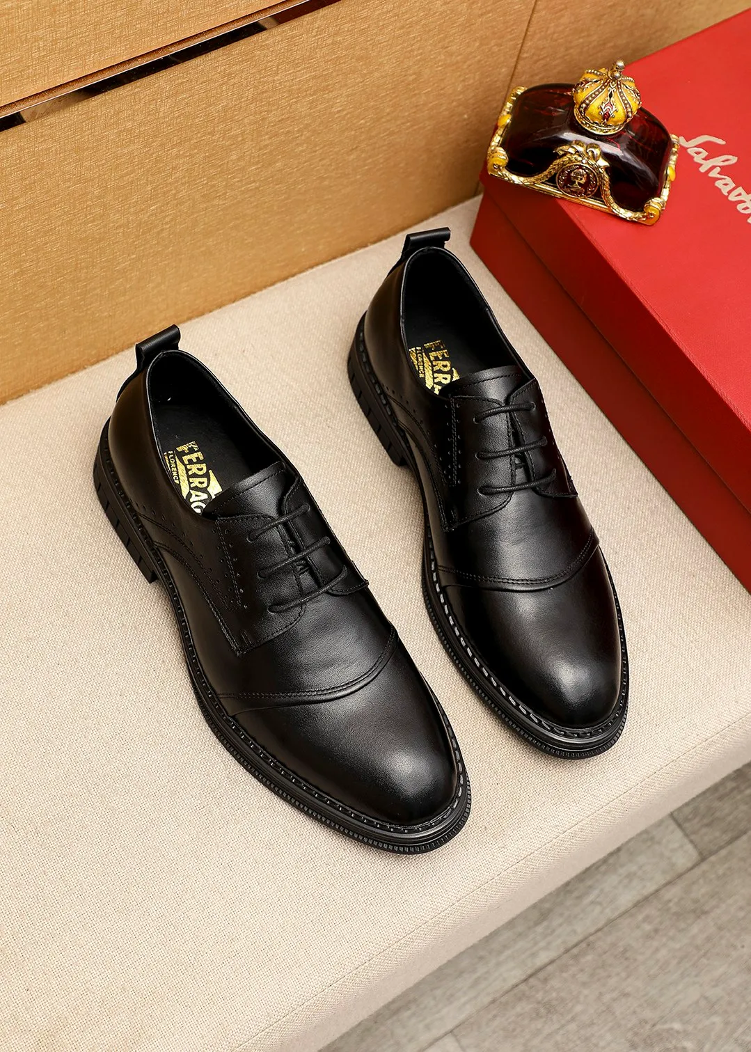 Men's shoes 💰462 💐 Product trademark: Ferragamo "Ferragamo" business leather shoes Regular size: 38-44 (45.46🉑️customized) Product materials: Selected imported first-layer calfskin upper, imported water-dyed cowhide leather lining. Strong three-dimensional visual effect, rubber outsole Color: 1⃣️color optional